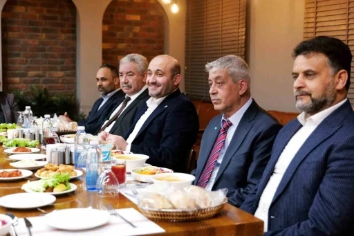 AK Parti Eskişehir İl Başkanı Albayrak&rsquo;tan Demirspor&rsquo;a moral yemeği
