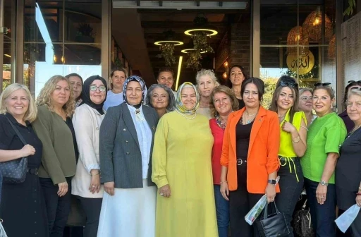 AK Parti Eskişehir İl Kadın Kolları’ndan kadın muhtarlarla buluşma programı
