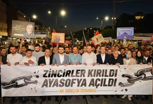 AK Parti Gen&ccedil;lik Kolları&rsquo;ndan d&uuml;zenlenen Ayasofya Y&uuml;r&uuml;y&uuml;ş&uuml;&rsquo;ne binler katıldı
