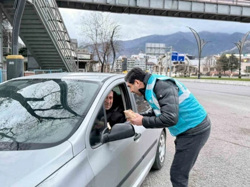 AK Parti Gen&ccedil;lik Kollarının "İftara 5 Kala" geleneği s&uuml;r&uuml;yor
