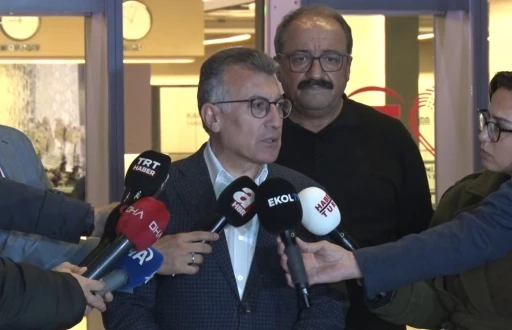 AK Parti Grup Başkanı Abdullah Güler, Sırrı Süreyya Önder’i hastanede ziyaret etti
