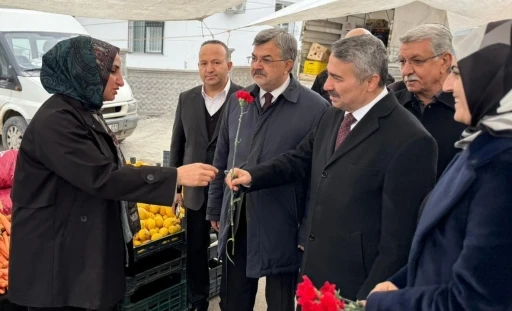 AK Parti heyeti, kadınların kadınlar g&uuml;n&uuml;n&uuml; kutladı
