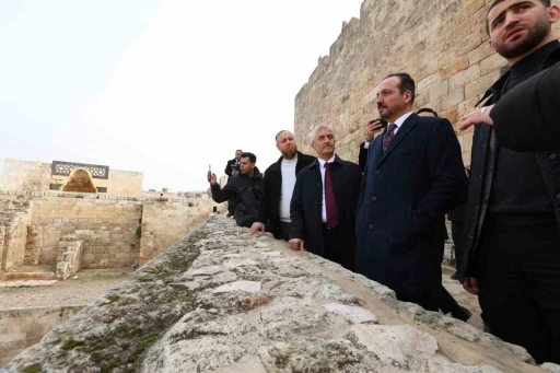 AK Parti heyetinden Halep&rsquo;e &ccedil;ıkartma
