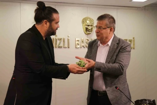 AK Parti İl Başkanı Subaşıoğlu; "Siyasilerin toplumla kurduğu en g&uuml;&ccedil;l&uuml; k&ouml;pr&uuml; basındır"

