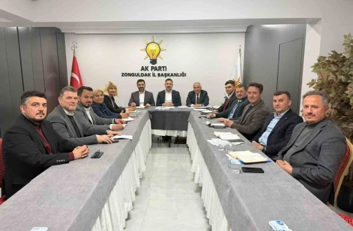 AK Parti İl Başkanlığı&rsquo;nda değerlendirme toplantısı ger&ccedil;ekleştirildi
