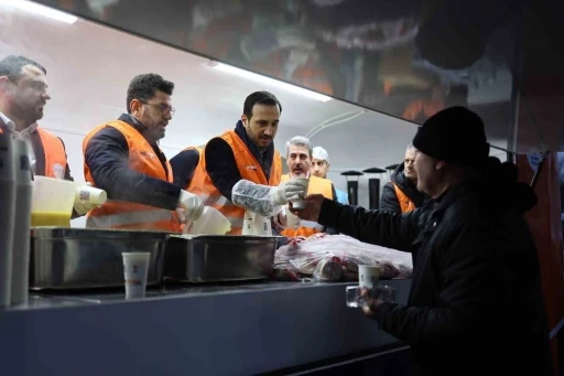 AK Parti İstanbul&rsquo;dan her g&uuml;n on binlerce kişiye &ccedil;orba ikramı
