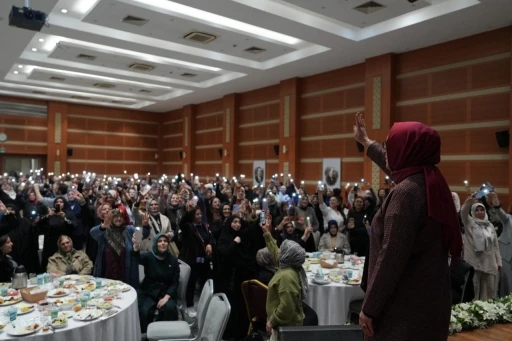 AK Parti İstanbul İl Kadın Kolları Başkanlığı tarafından kadın kolları mahalle başkanlarına y&ouml;nelik iftar programı d&uuml;zenlendi
