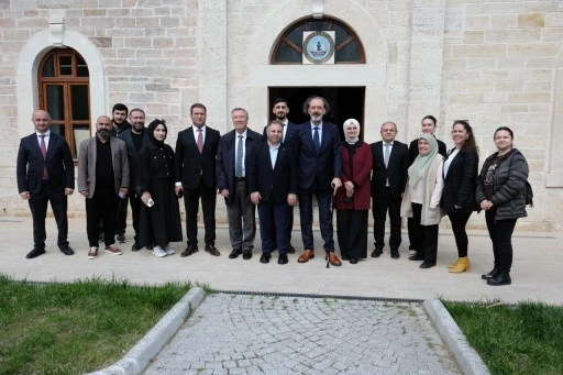 AK Parti İstanbul Milletvekilleri, cuma g&uuml;nleri sahaya inerek vatandaşlarla buluşuyor
