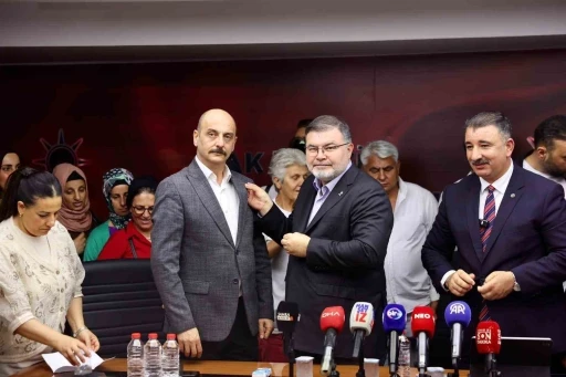 AK Parti İzmir&rsquo;e 370 yeni katılım
