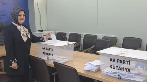 AK Parti K&uuml;tahya Merkez İl&ccedil;e Başkanlığı i&ccedil;in temay&uuml;l yoklaması yapıldı
