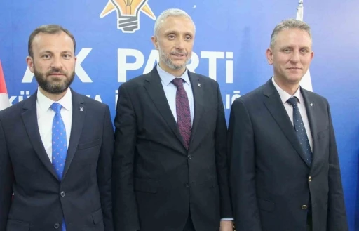 AK Parti K&uuml;tahya milletvekilleri, Başkan G&uuml;neş&rsquo;in yerel kıyafetli fotoğrafı &uuml;zerinden yapılan paylaşıma tepki g&ouml;sterdi
