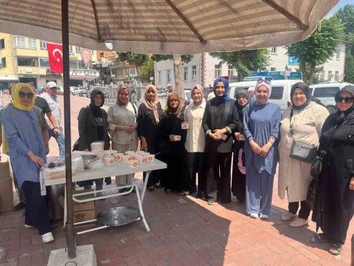 AK Parti Tavşanlı İlçe Teşkilatı’ndan aşure ikramı
