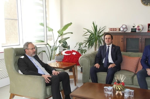 AK Partili Kasapoğlu: &quot;Kula’da hem spor altyapısının hem de gençlik çalışmalarının güçlendirilmesi adına iş birliğimiz sürecek&quot;
