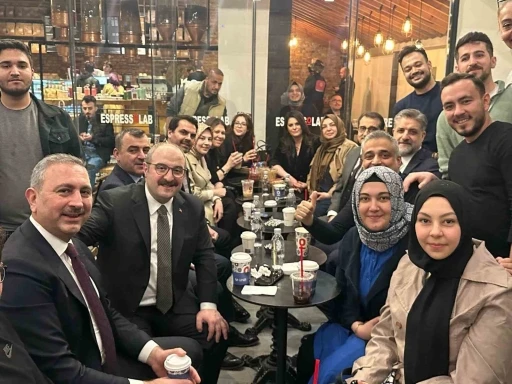 AK Partili Varank ve Gül, gençlerle Espressolab’da buluştu
