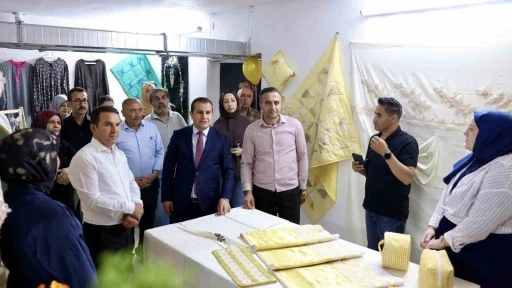 Ak&ccedil;adağ&rsquo;da hayat boyu &ouml;ğrenme sergisi a&ccedil;ıldı

