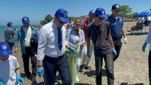 Ak&ccedil;akoca&rsquo;da sahiller i&ccedil;in el ele
