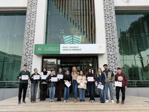 Ak&ccedil;akoca Gen&ccedil;lik Merkezi&rsquo;nde diksiyon at&ouml;lyesi tamamlandı
