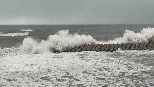 Ak&ccedil;akoca&rsquo;yı fırtına vurdu
