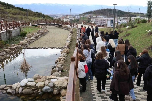 Ak&ccedil;akocalı &ouml;ğrenciler botanik bah&ccedil;esine hayran kaldı
