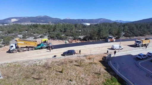 Ak&ccedil;aova TOKİ&rsquo;de yol sorununu &ccedil;&ouml;z&uuml;ld&uuml;
