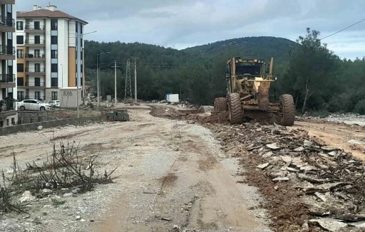Ak&ccedil;aova TOKİ yolunda &ccedil;alışma başlatıldı
