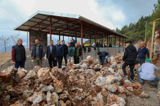 Akçatı’da imece usulüyle çok amaçlı spor salonu yapılıyor

