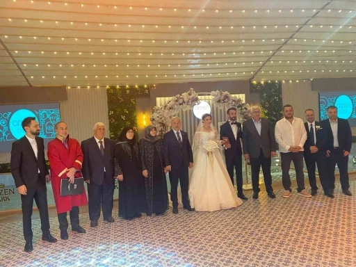 Akdağ ve Sezer ailelerinin mutlu g&uuml;n&uuml;

