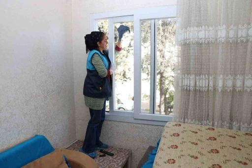 Akdeniz Belediyesi&rsquo;nden ihtiya&ccedil; sahiplerine bayram temizliği desteği
