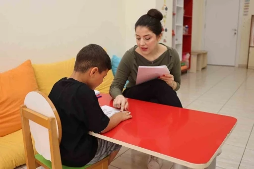 Akdeniz Belediyesinden &ccedil;ocukların eğitim yolculuğuna bilimsel destek
