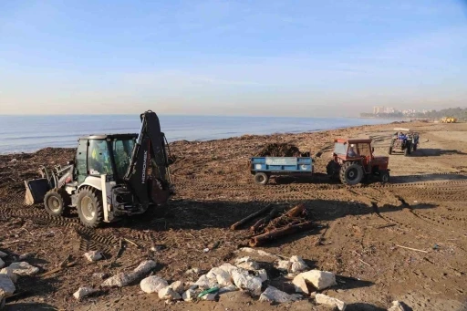 Akdeniz Belediyesinden sel sonrası yoğun &ccedil;alışma
