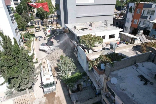 Akdeniz’de metruk yapılar yıkılıyor
