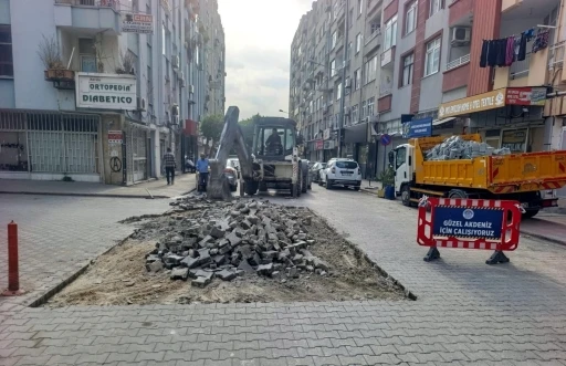 Akdeniz’de sokak yenileme çalışmaları sürüyor
