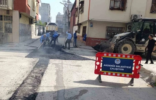 Akdeniz sokaklarında yenileme ve düzenleme çalışmaları sürüyor
