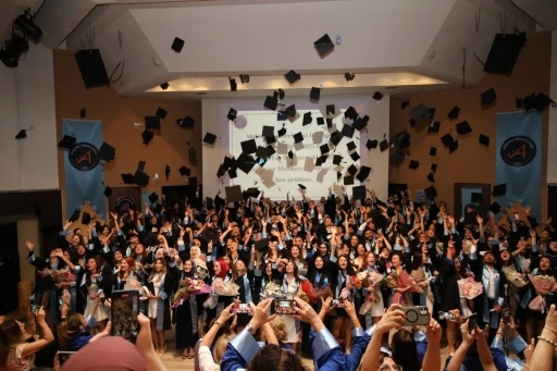 Akdeniz Üniversitesi’nde geleceğin hemşireleri kep attı
