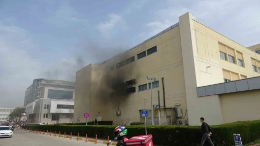 Akdeniz Üniversitesi Tıp Fakültesi Hastanesi’nde yangında tahliyeler devam ediyor
