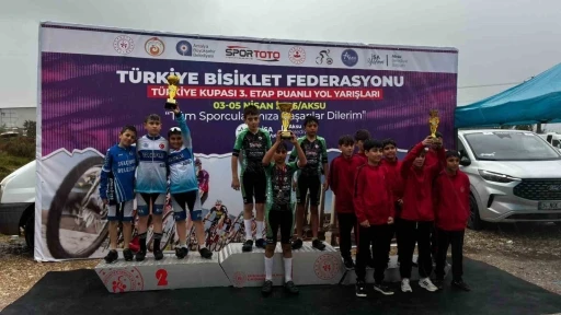 Akhisarlı bisiklet&ccedil;iler T&uuml;rkiye Kupası&rsquo;nda zirvede
