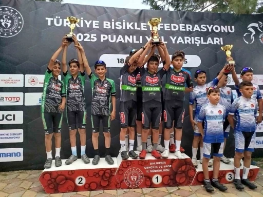 Akhisarlı bisikletçiler yine kürsüde yer aldı
