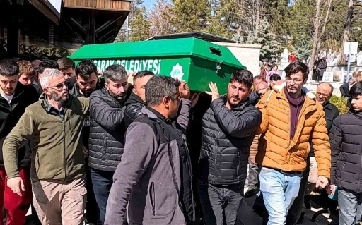 Akranı tarafından &ouml;ld&uuml;r&uuml;len &ccedil;ocuk son yolculuğuna uğurlandı

