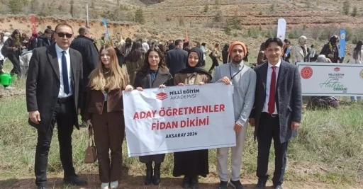 Aksaray&rsquo;da aday &ouml;ğretmenler fidanları toprakla buluşturdu
