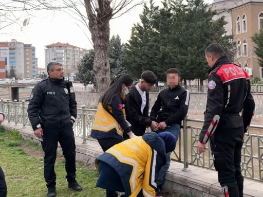 Aksaray&rsquo;da akranı tarafından bı&ccedil;aklanan 16 yaşındaki &ccedil;ocuk yaralandı
