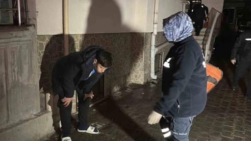 Aksaray&rsquo;da apartmanda yangın paniği: 6 kişi dumandan etkilendi
