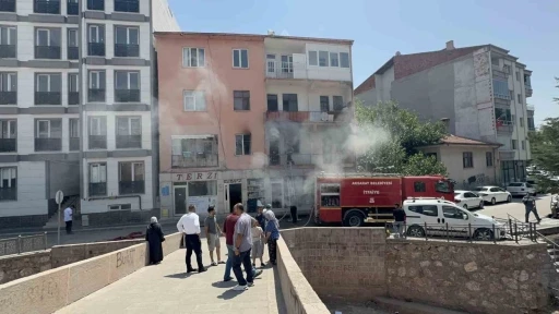 Aksaray’da apartmanda yangın paniği
