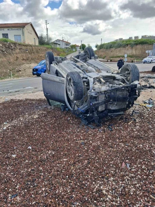 Aksaray&rsquo;da iki otomobil &ccedil;arpıştı: 1 &ouml;l&uuml;, 2 yaralı
