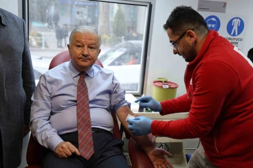 Aksaray&rsquo;da kan bağışı kampanyasına Vali Duru da katıldı
