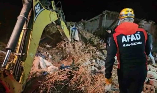Aksaray&rsquo;da mandıra &ccedil;&ouml;kt&uuml;, &ccedil;ok sayıda hayvan telef oldu
