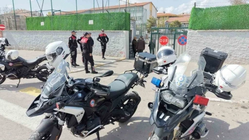 Aksaray&rsquo;da okullar polisin g&ouml;zetiminde
