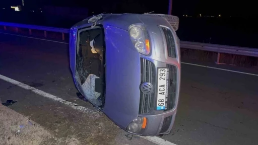 Aksaray&rsquo;da otomobil devrildi: 2 yaralı
