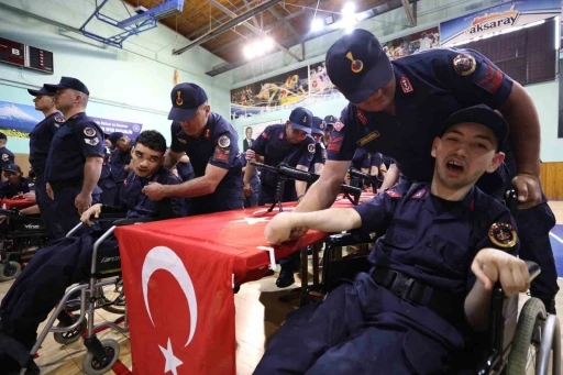 Aksaray&rsquo;da &ouml;zel gen&ccedil;lerin bir g&uuml;nl&uuml;k askerlik heyecanı
