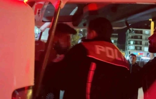 Aksaray&rsquo;da "evimi bastı" kavgası polisin m&uuml;dahalesiyle son buldu
