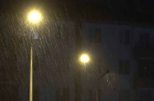 Aksaray&rsquo;da şiddetli yağmur etkili oldu
